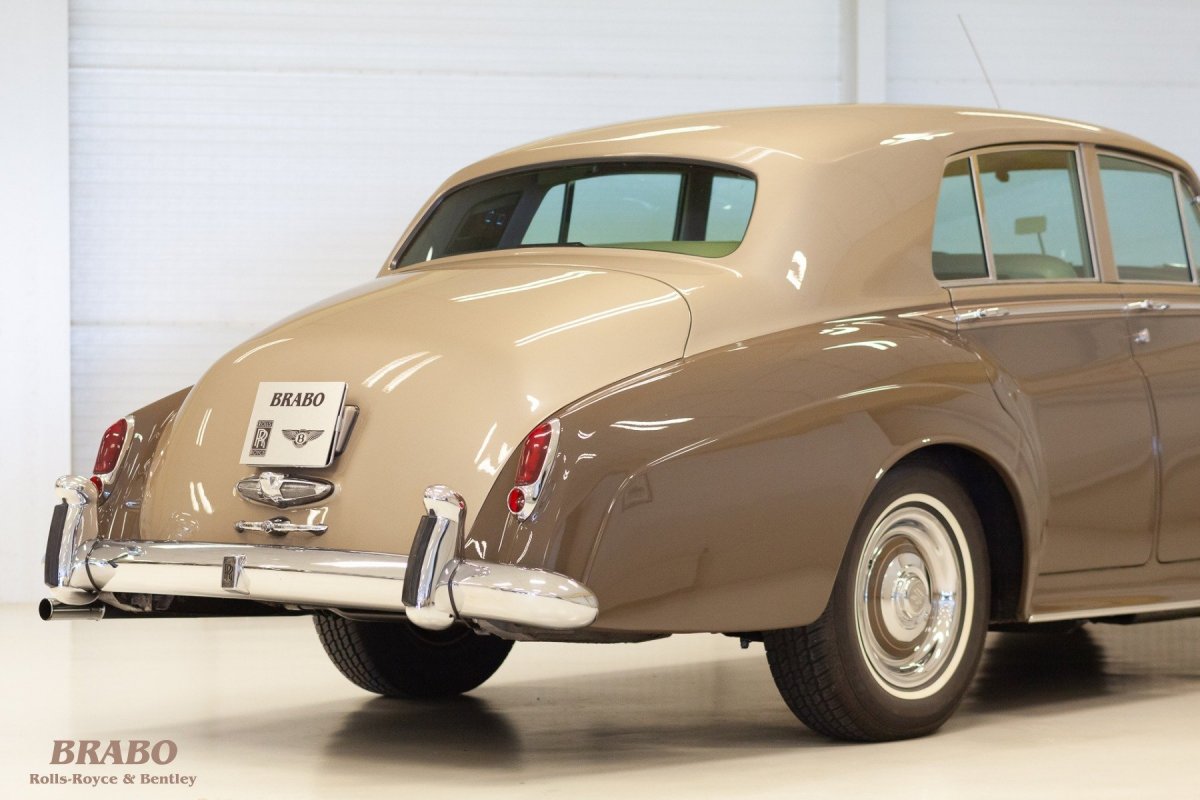 Rolls-Royce Silver Cloud II LHD Sand over Sable