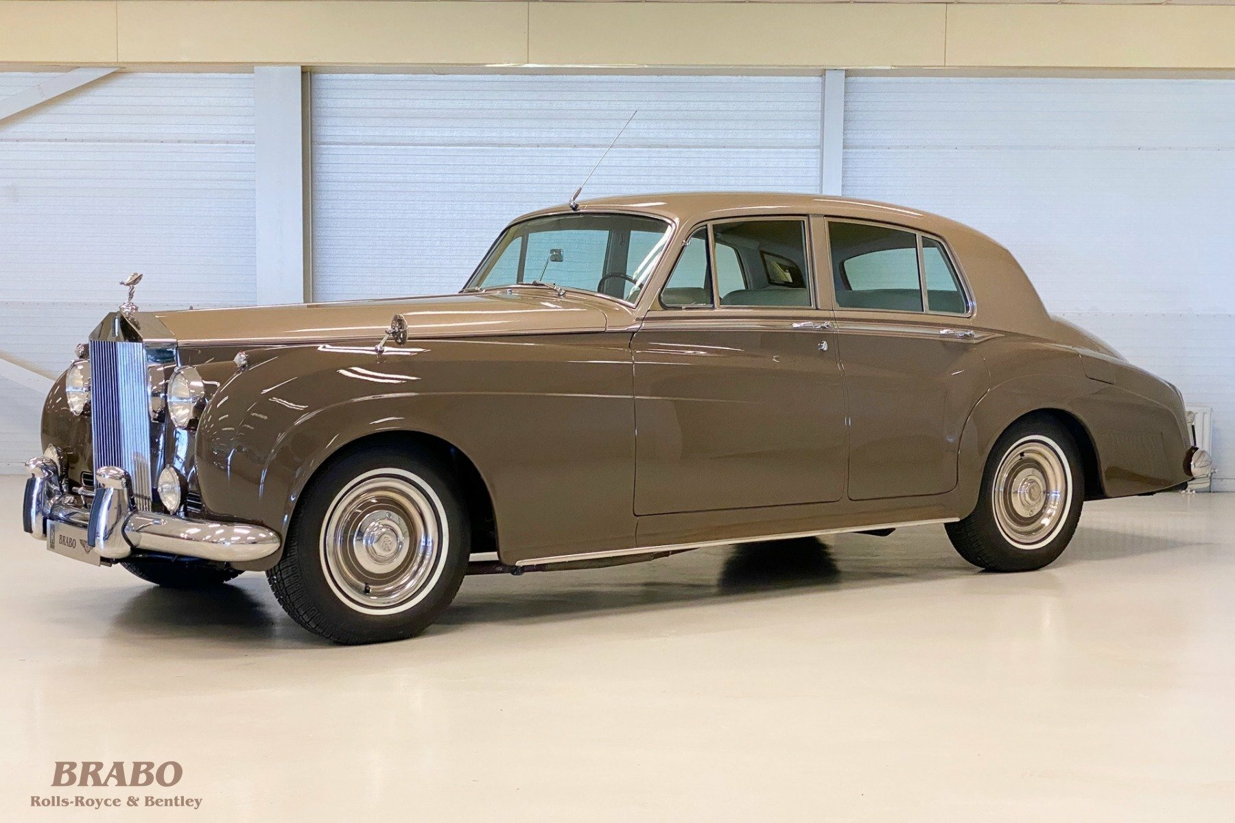 RR calls the upper color Walnut Metallic and the lower color Silver Sand  Metallic  Rolls royce silver shadow The iron lady Rolls royce