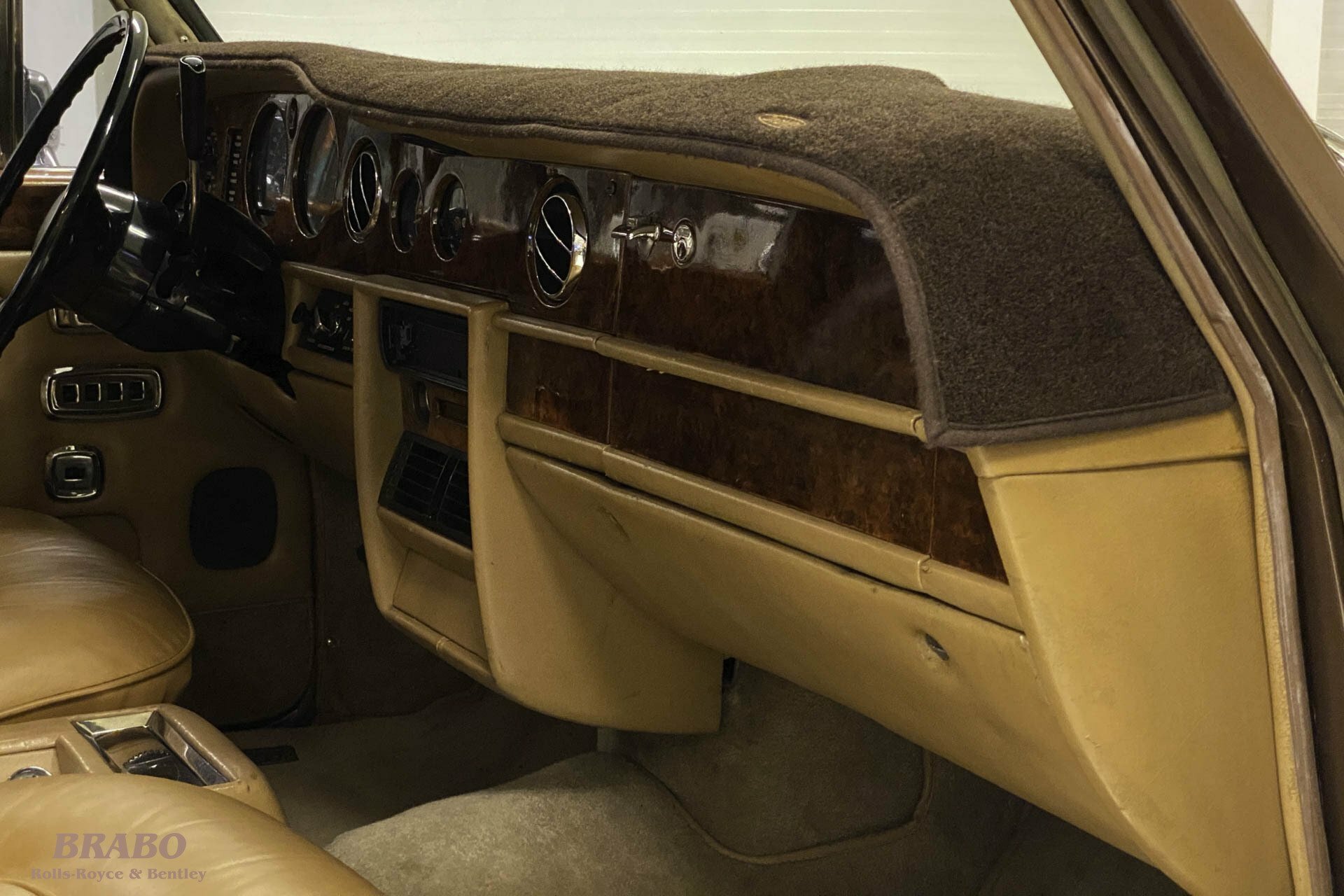 Used ROLLSROYCE SILVER SHADOW in Winwick Northamptonshire  Turn 2  Classics Ltd