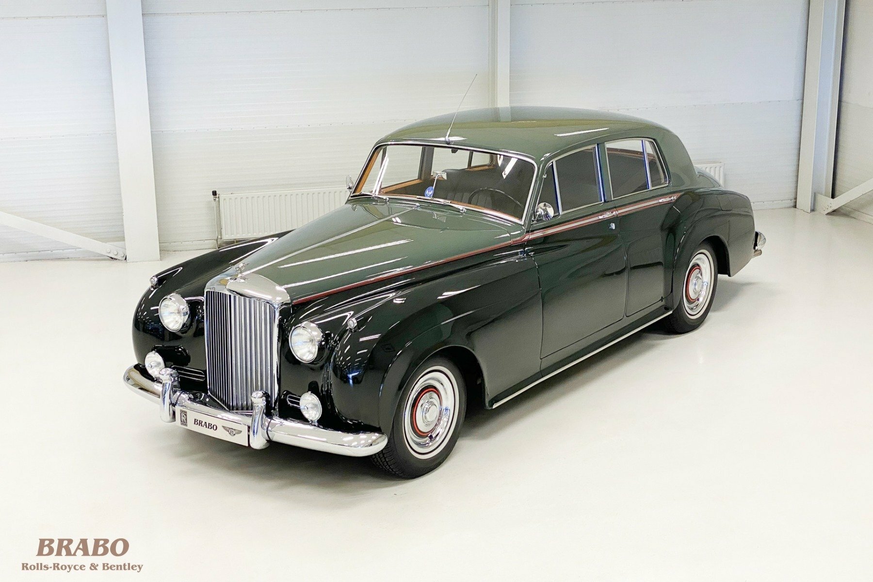 Electric outlet bentley s1