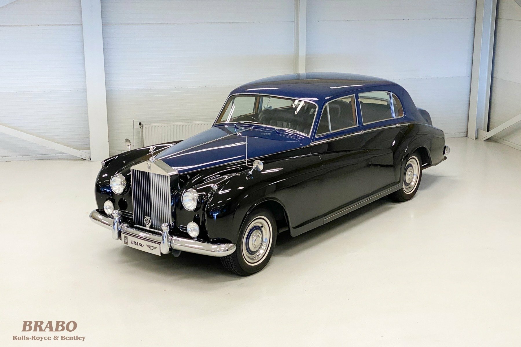 Antique rolls royce silver cloud ii hires stock photography and images   Alamy