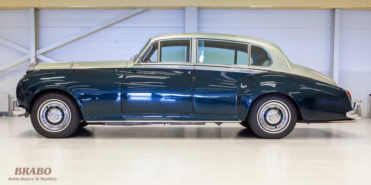 Rolls-Royce Silver Cloud II LWB with glass partition