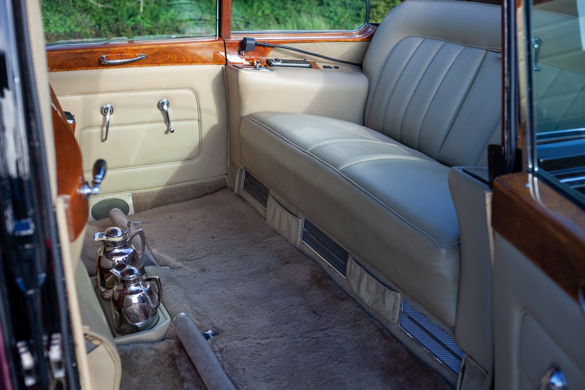 ParagonModels 118 Rolls Royce Phantom V RHD year 1964 dark red  black  Paragon Models PA38218 model car PA38218 0929990382180
